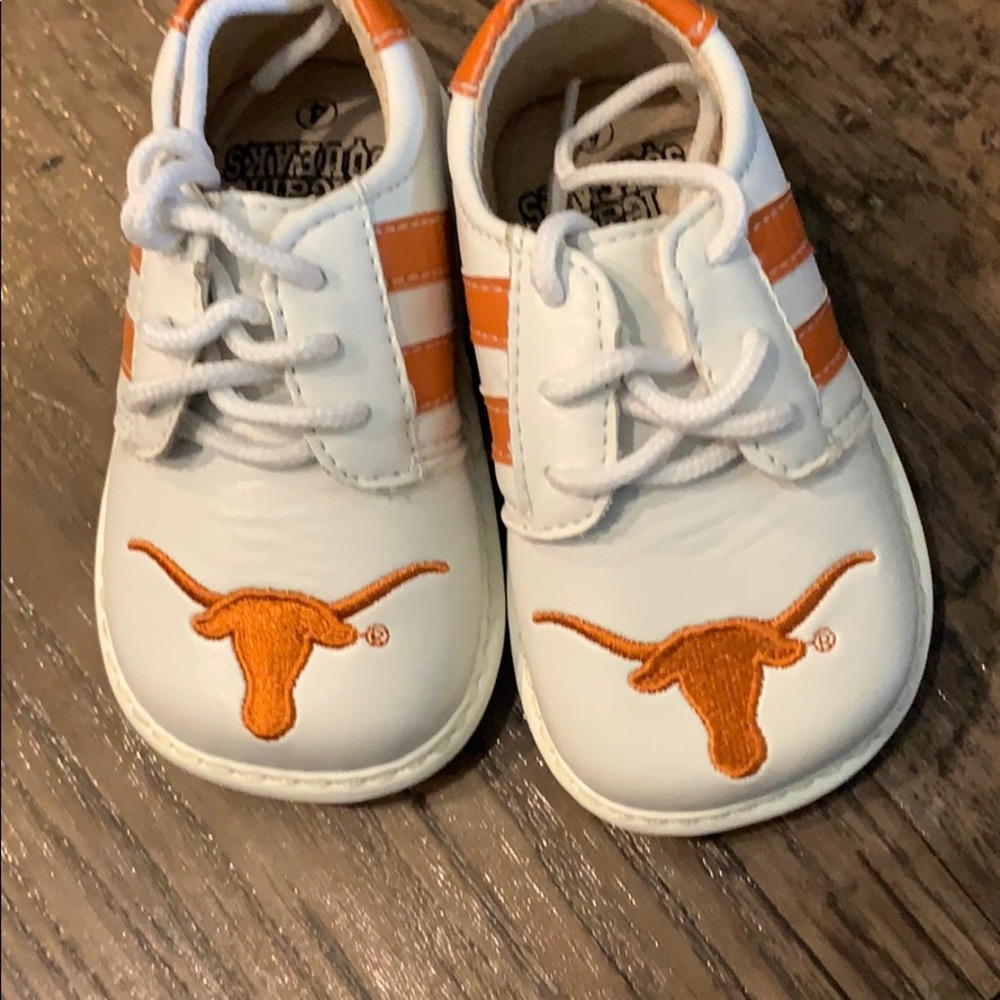 Team squeaks longhorn sneakers